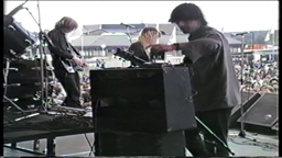 lee swapping tapes during coda of 'pipeline'