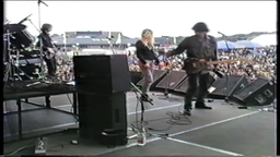 lee with wah in hand, using big black's guitar